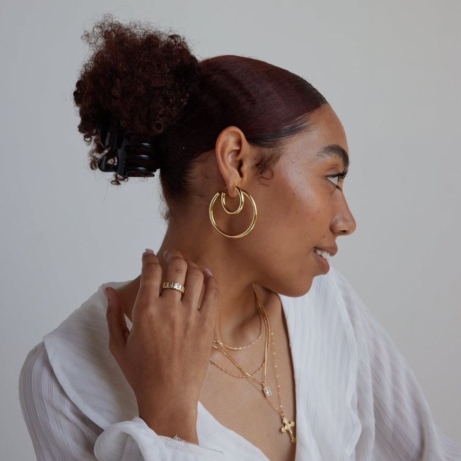 Medium Gisselle Hoops