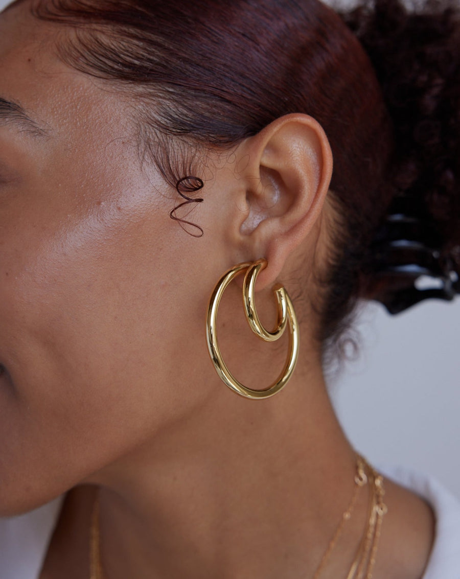 Medium Gisselle Hoops